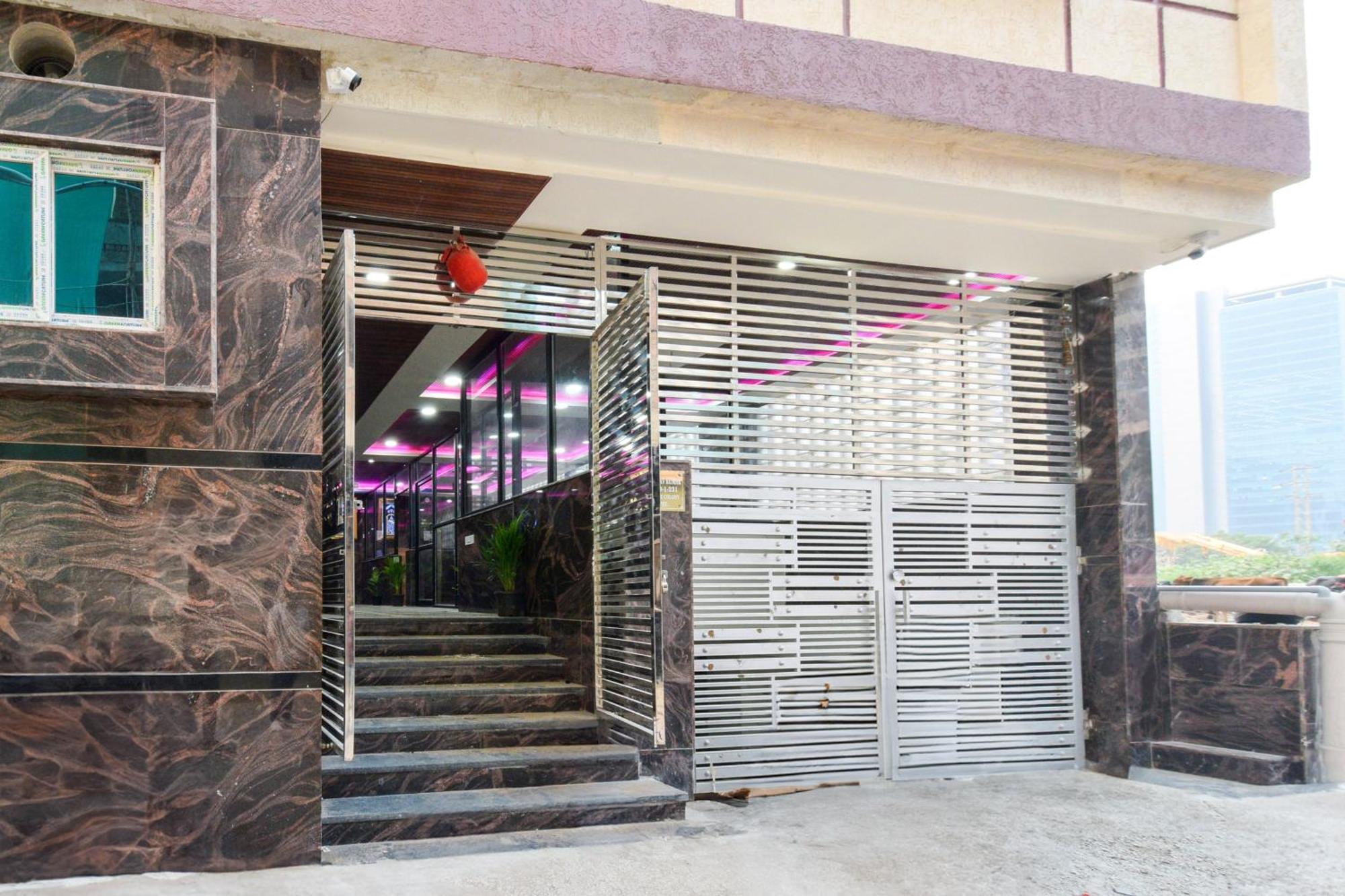 Super Townhouse Kokapet Formerly Aarian Tej Nilayam Gundipet Luaran gambar