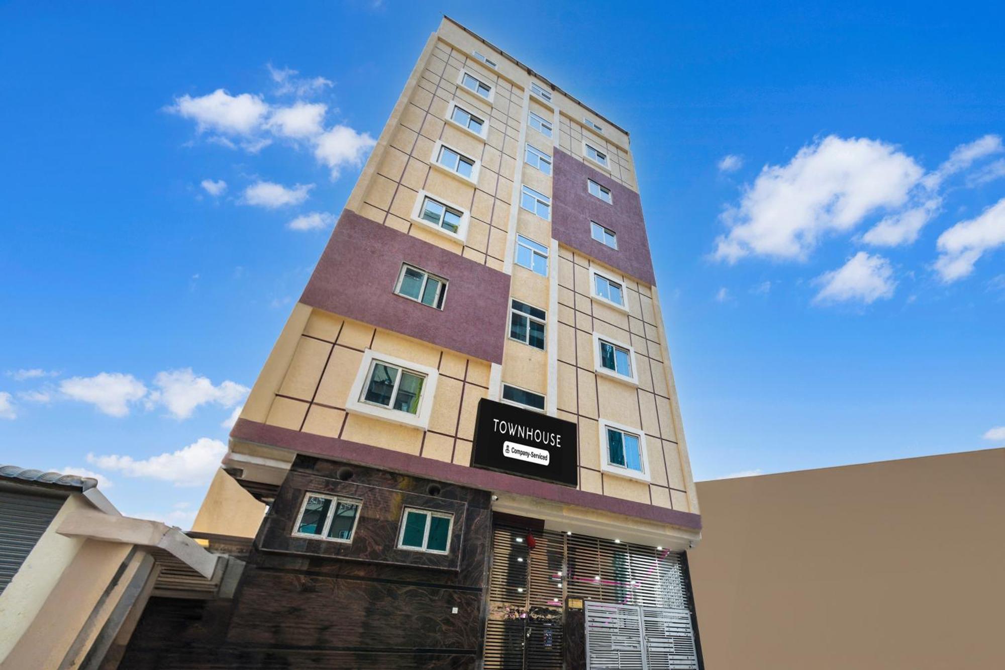 Super Townhouse Kokapet Formerly Aarian Tej Nilayam Gundipet Luaran gambar