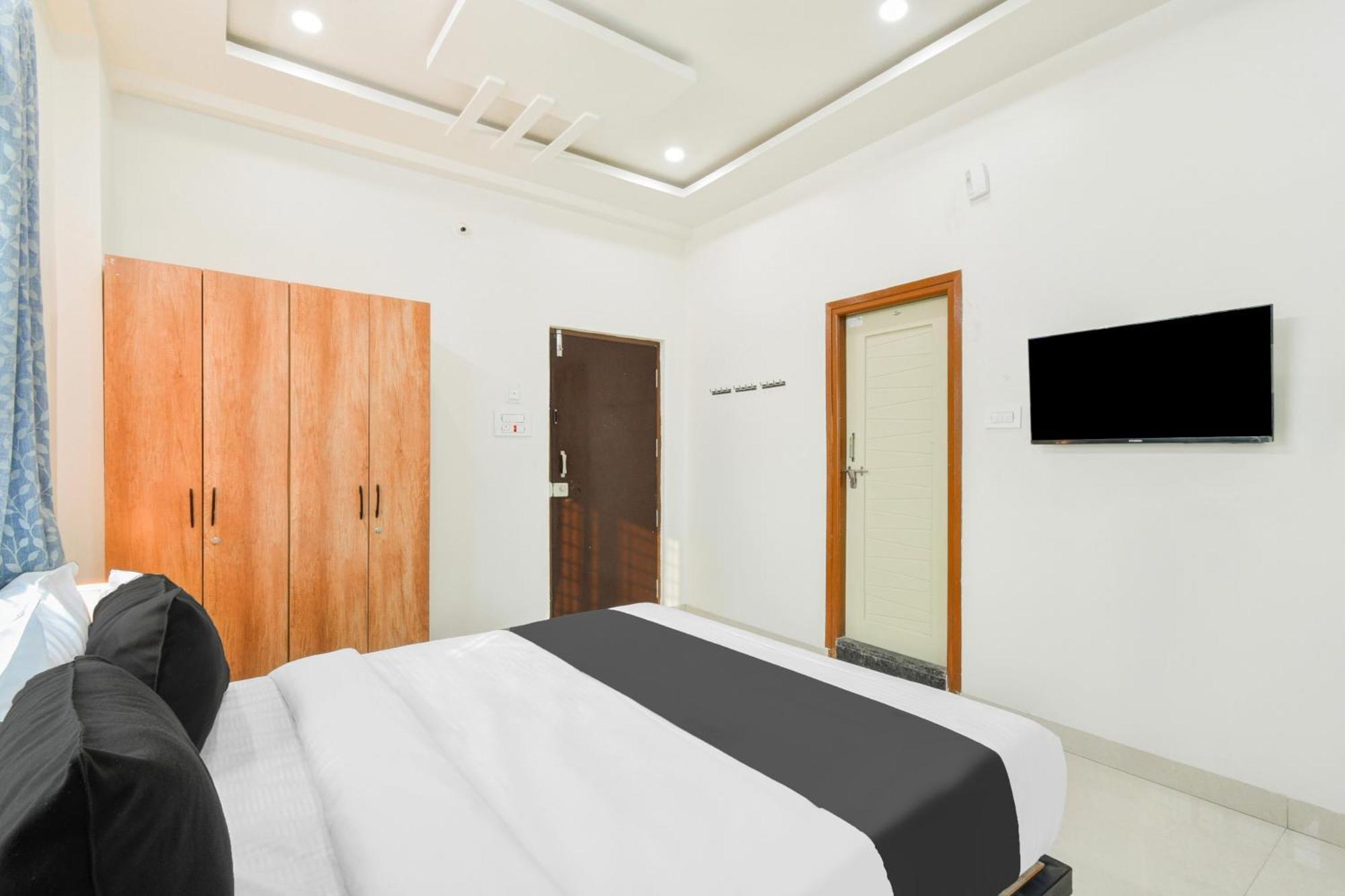 Super Townhouse Kokapet Formerly Aarian Tej Nilayam Gundipet Luaran gambar