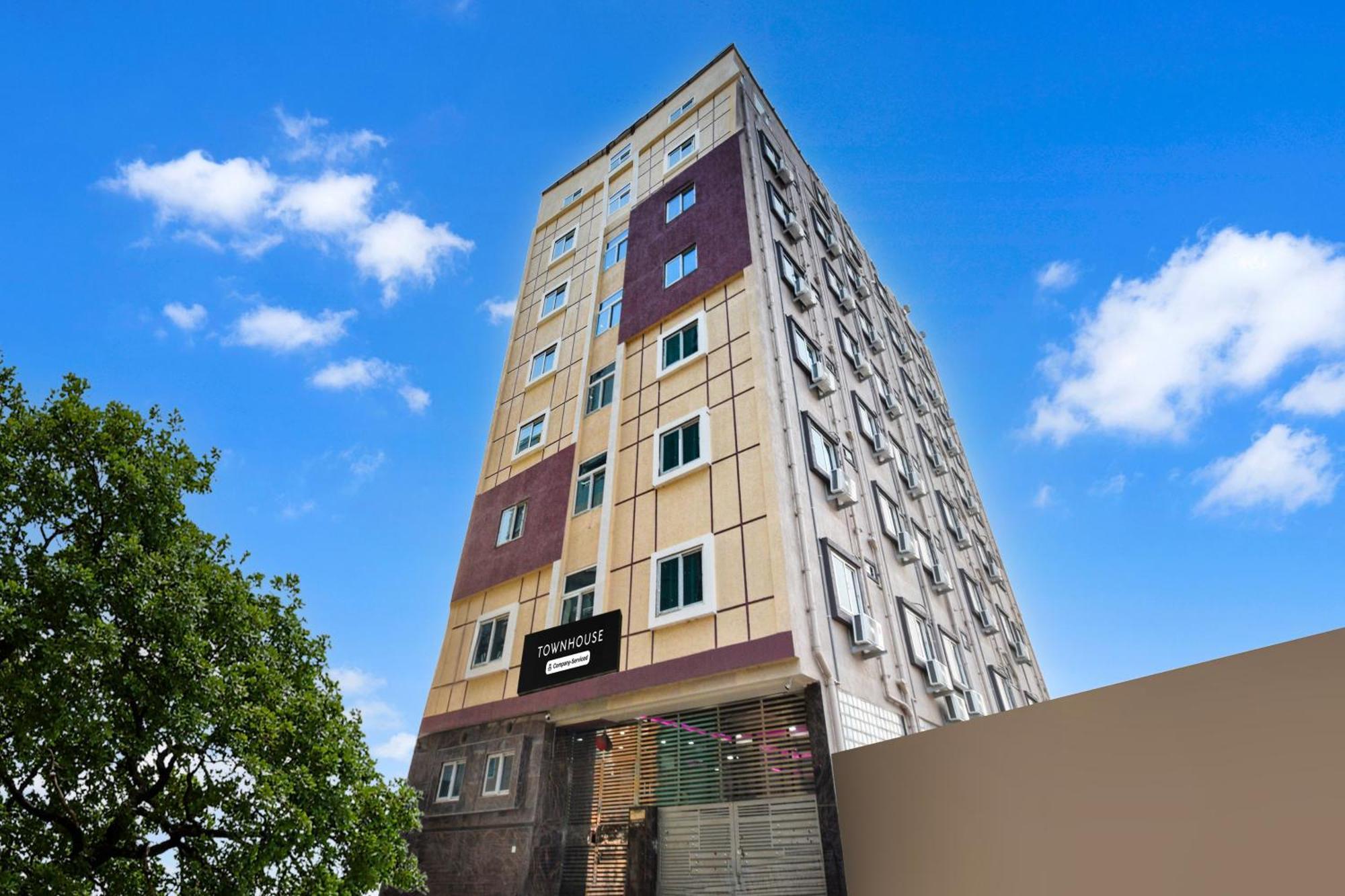 Super Townhouse Kokapet Formerly Aarian Tej Nilayam Gundipet Luaran gambar