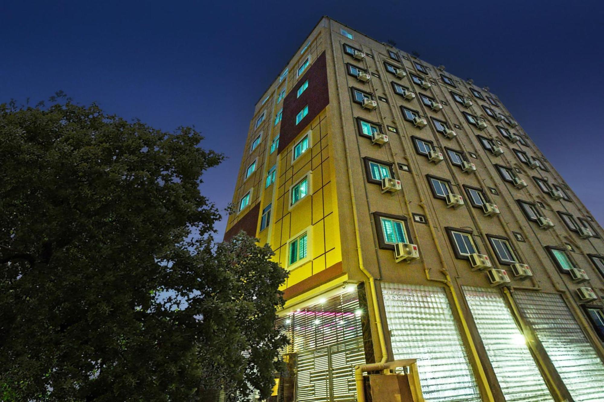 Super Townhouse Kokapet Formerly Aarian Tej Nilayam Gundipet Luaran gambar