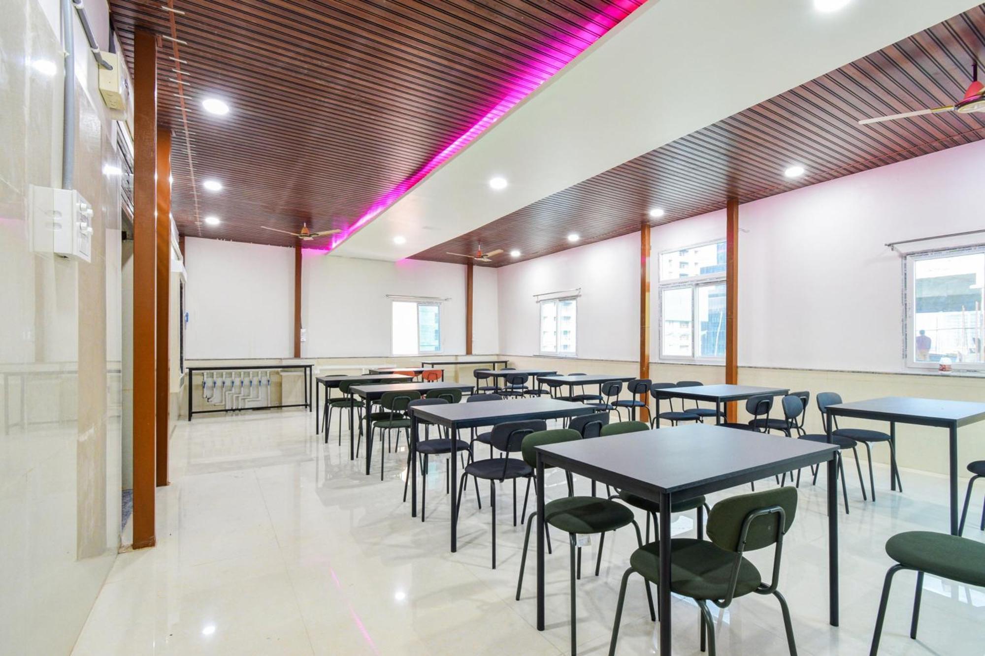 Super Townhouse Kokapet Formerly Aarian Tej Nilayam Gundipet Luaran gambar
