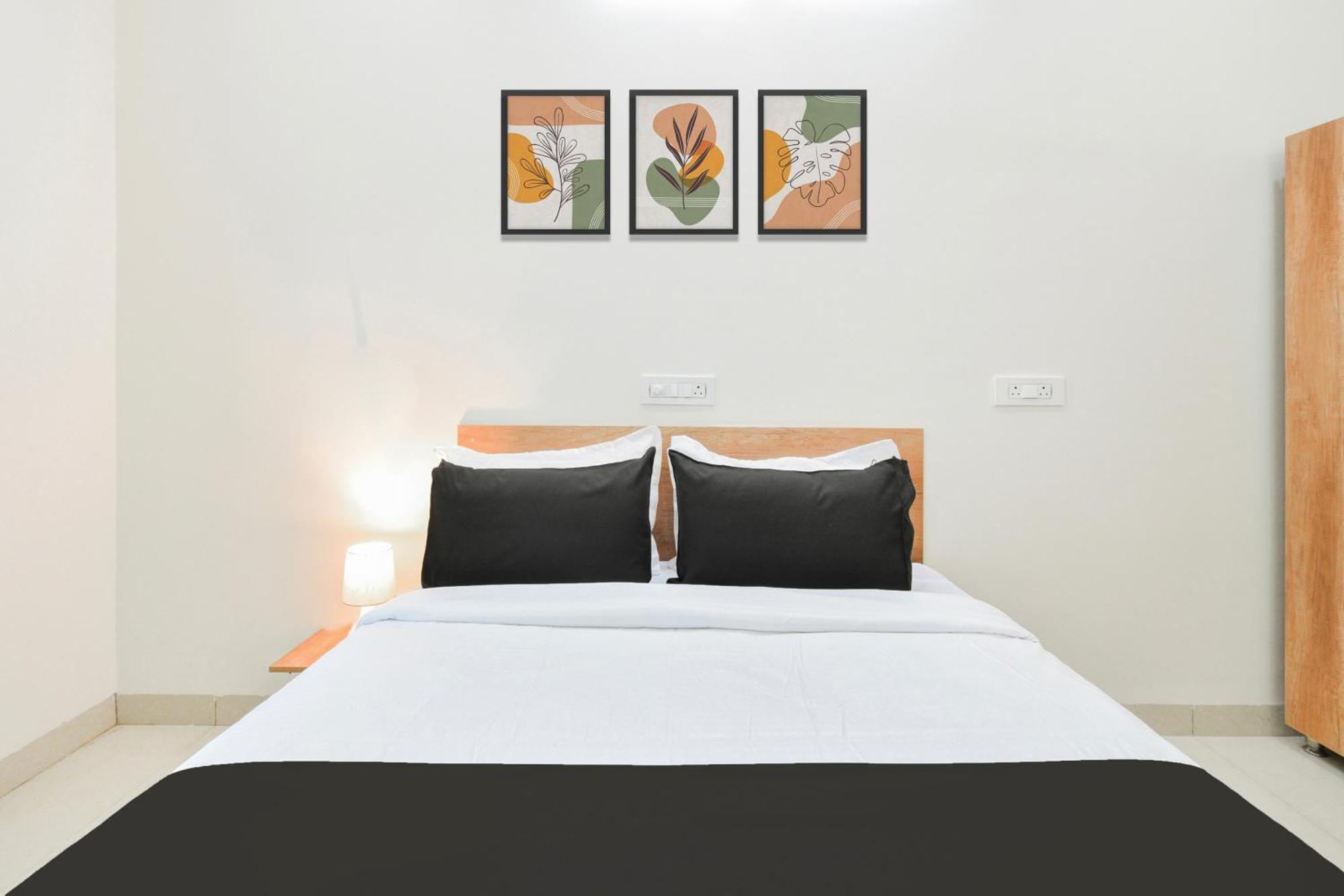 Super Townhouse Kokapet Formerly Aarian Tej Nilayam Gundipet Luaran gambar