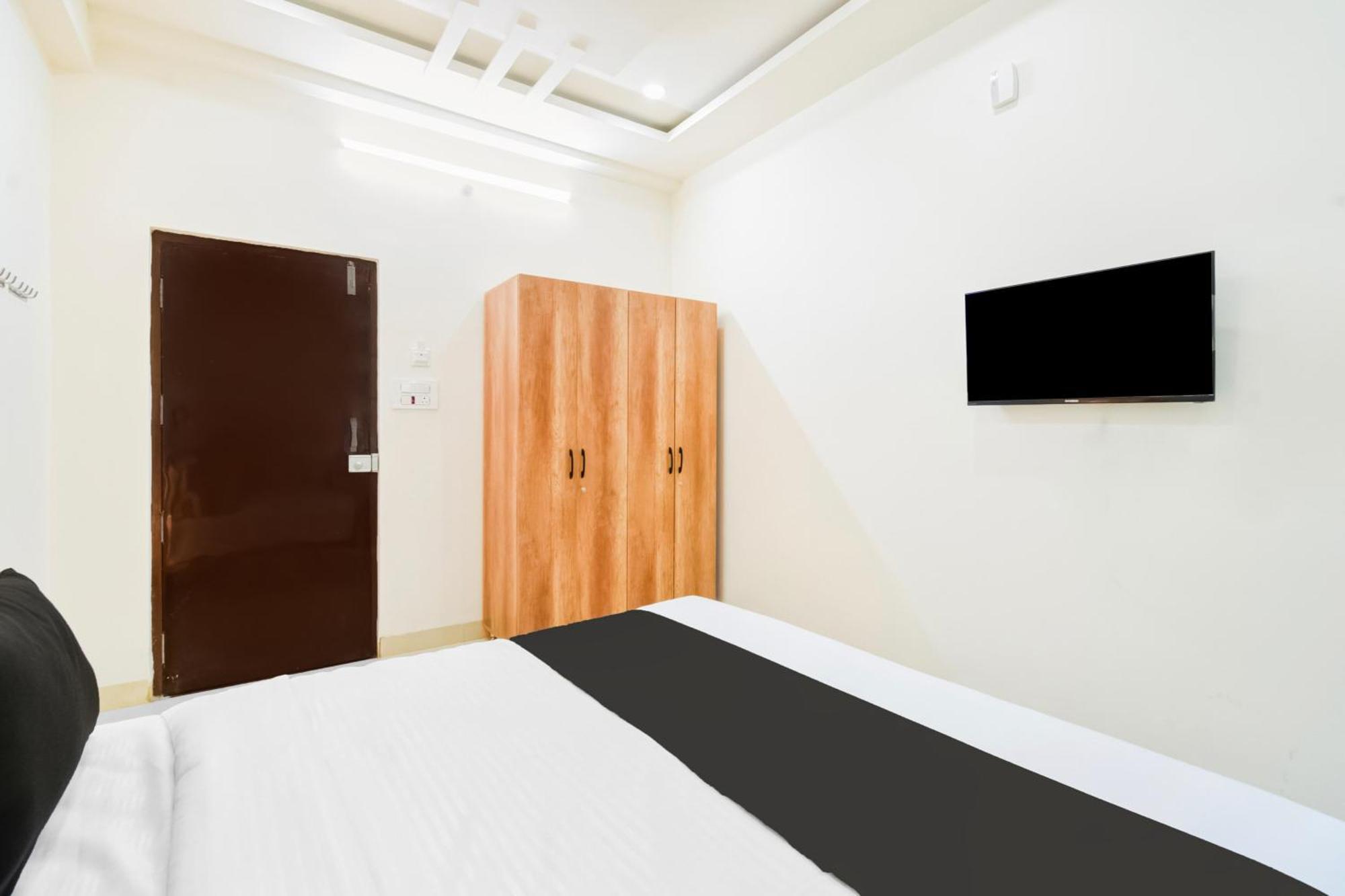 Super Townhouse Kokapet Formerly Aarian Tej Nilayam Gundipet Luaran gambar