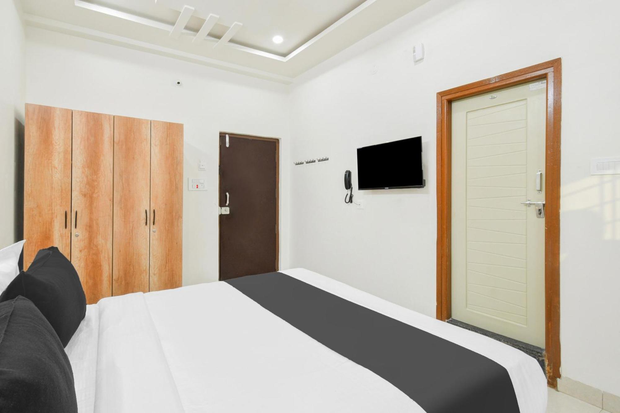 Super Townhouse Kokapet Formerly Aarian Tej Nilayam Gundipet Luaran gambar