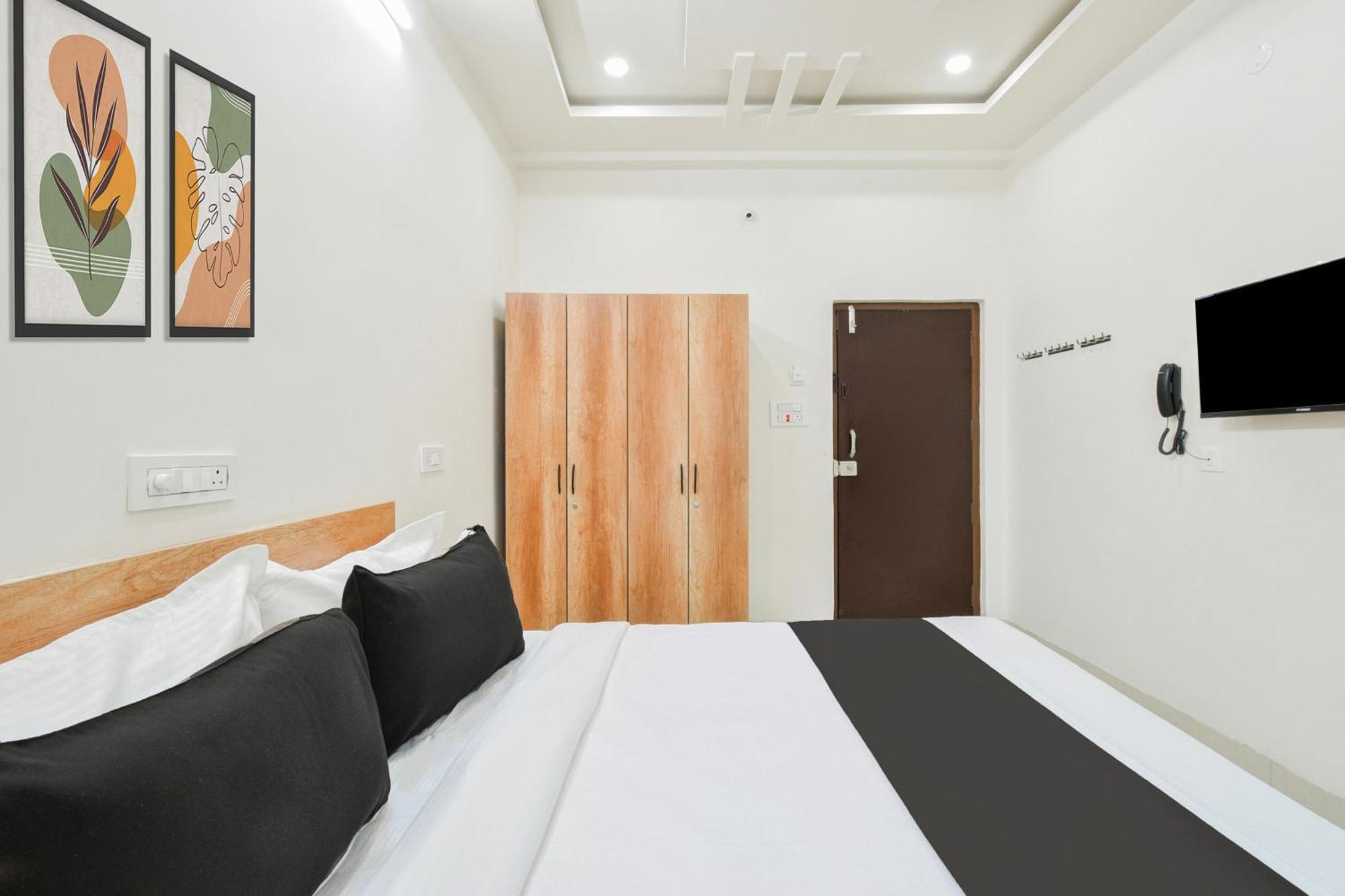 Super Townhouse Kokapet Formerly Aarian Tej Nilayam Gundipet Luaran gambar