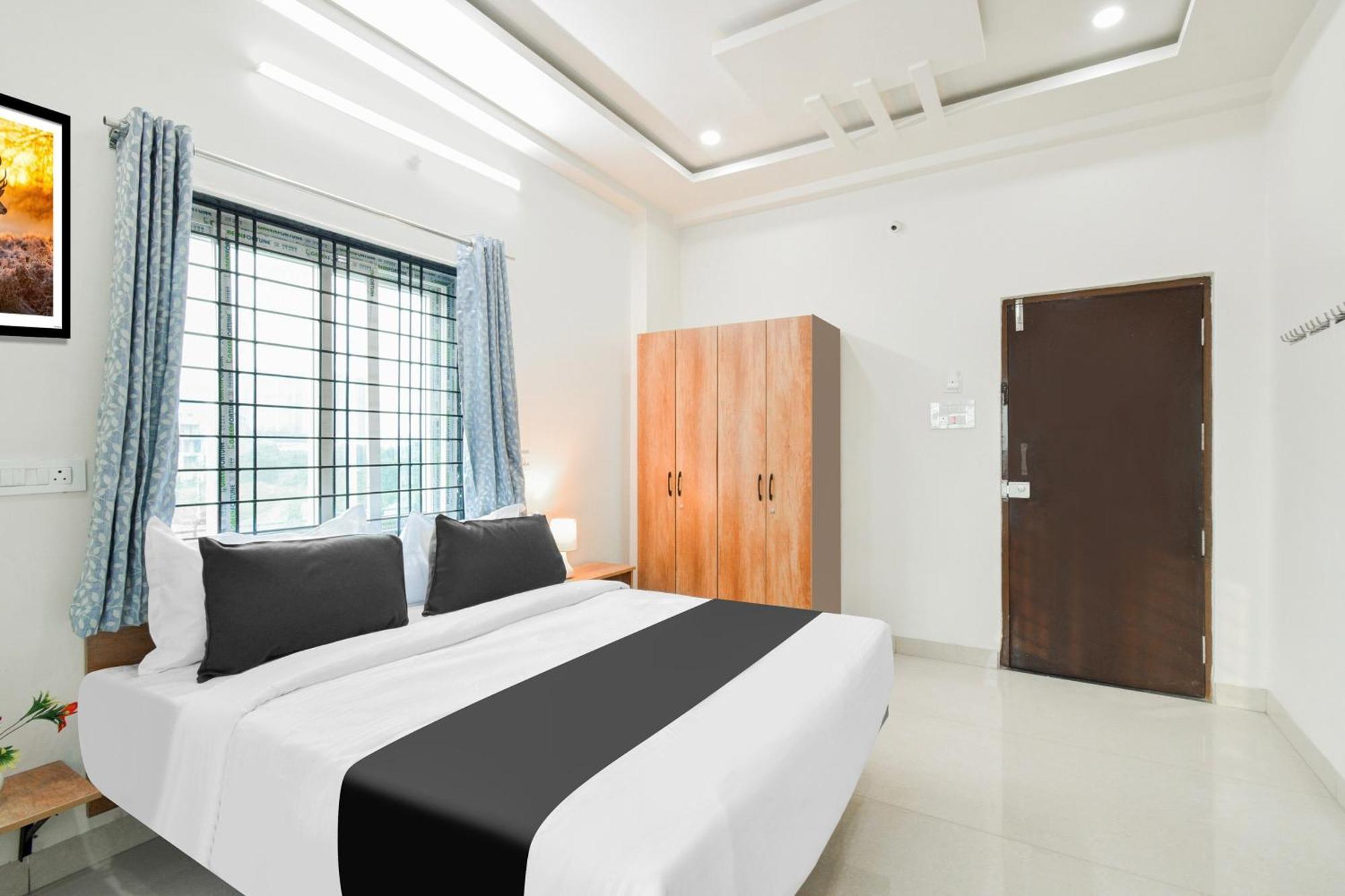 Super Townhouse Kokapet Formerly Aarian Tej Nilayam Gundipet Luaran gambar