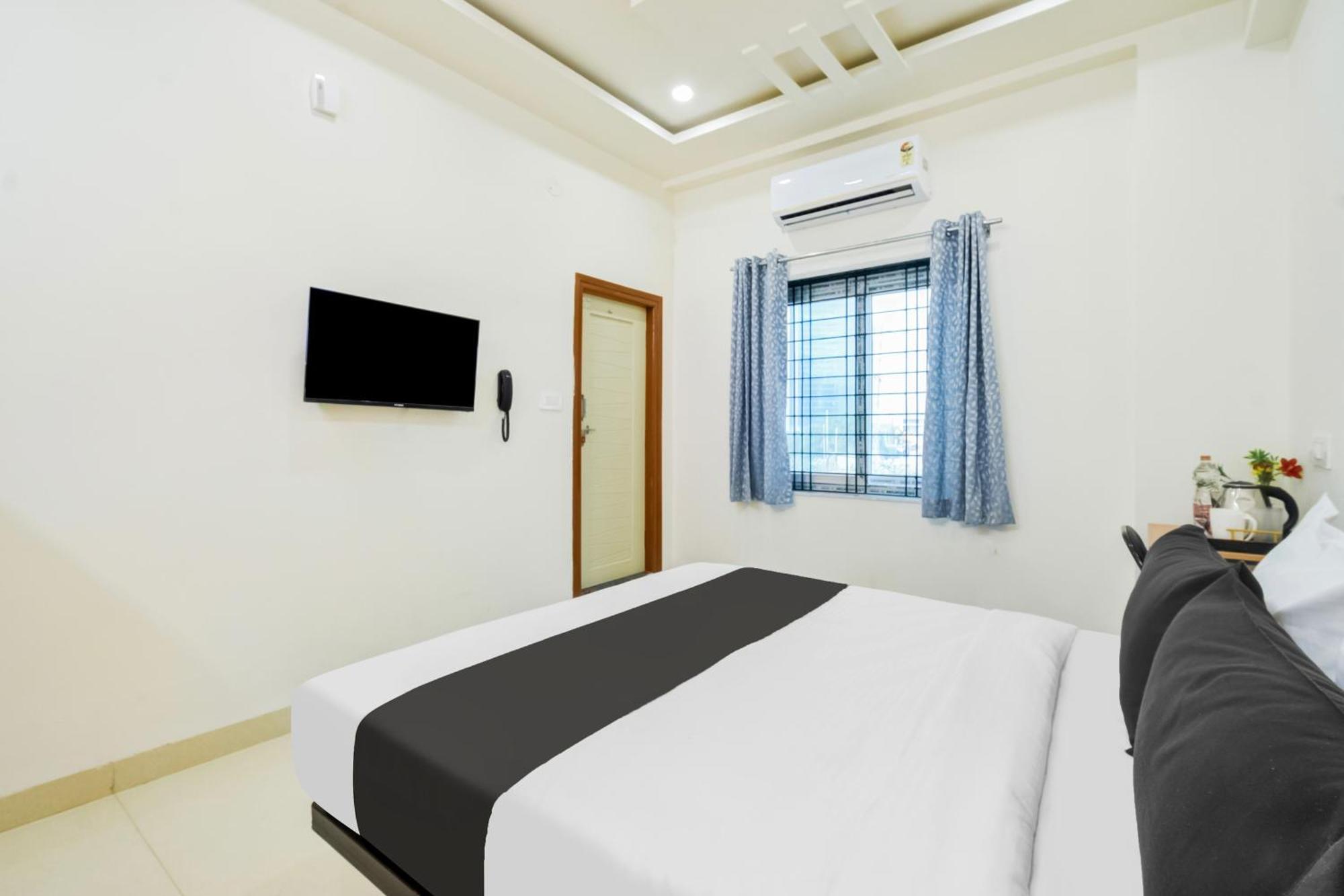 Super Townhouse Kokapet Formerly Aarian Tej Nilayam Gundipet Luaran gambar