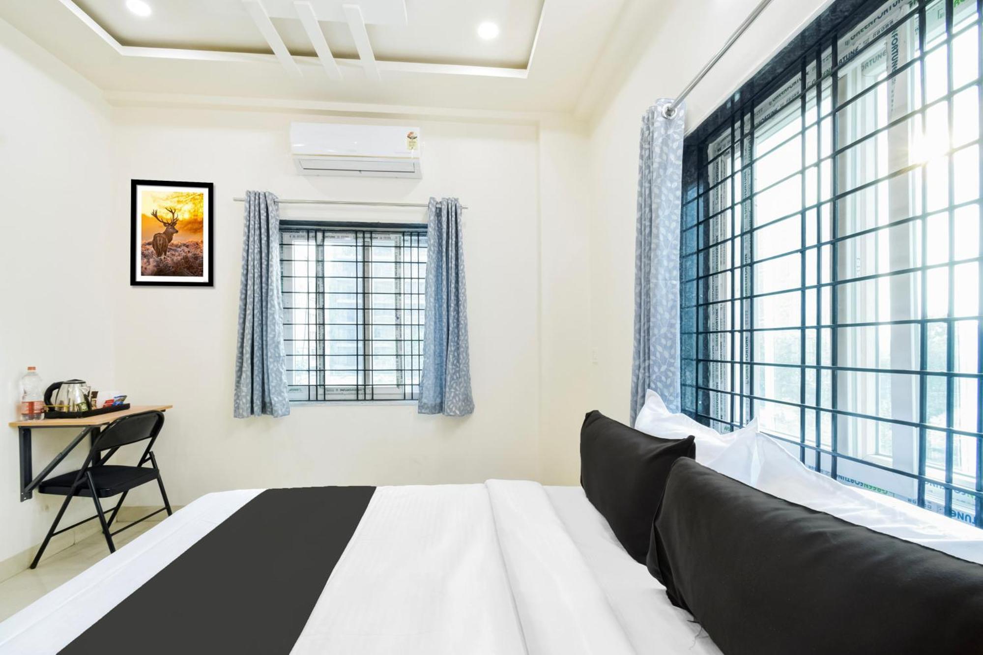 Super Townhouse Kokapet Formerly Aarian Tej Nilayam Gundipet Luaran gambar